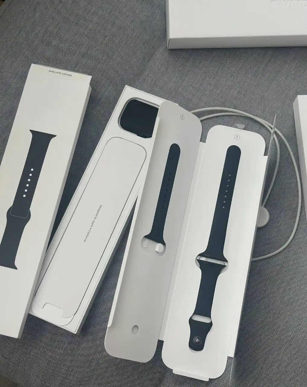 Apple Watch 8 с дополнительными ремнями