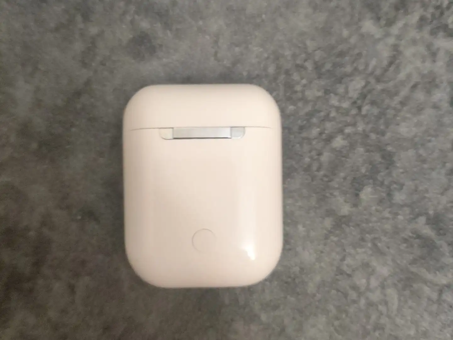 Контроллер PS4 и пародия на AirPods