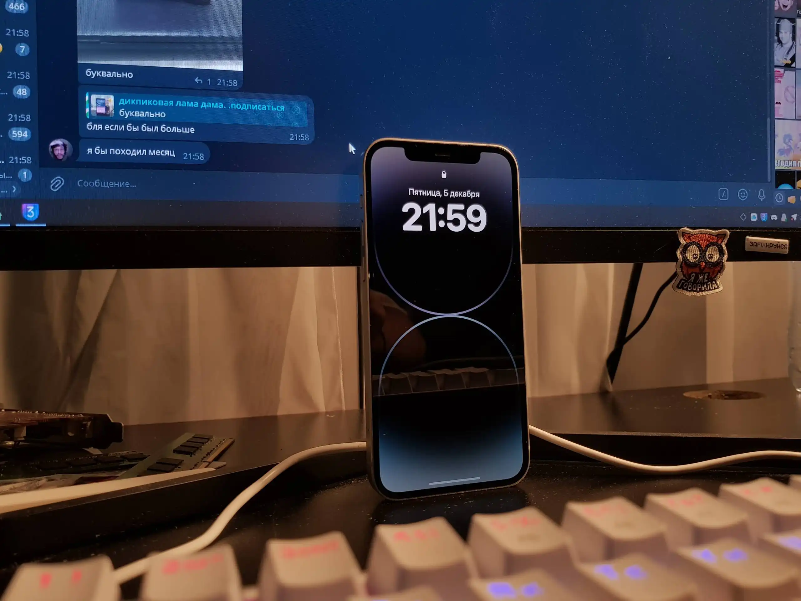 Продажа iPhone 12 64GB белый