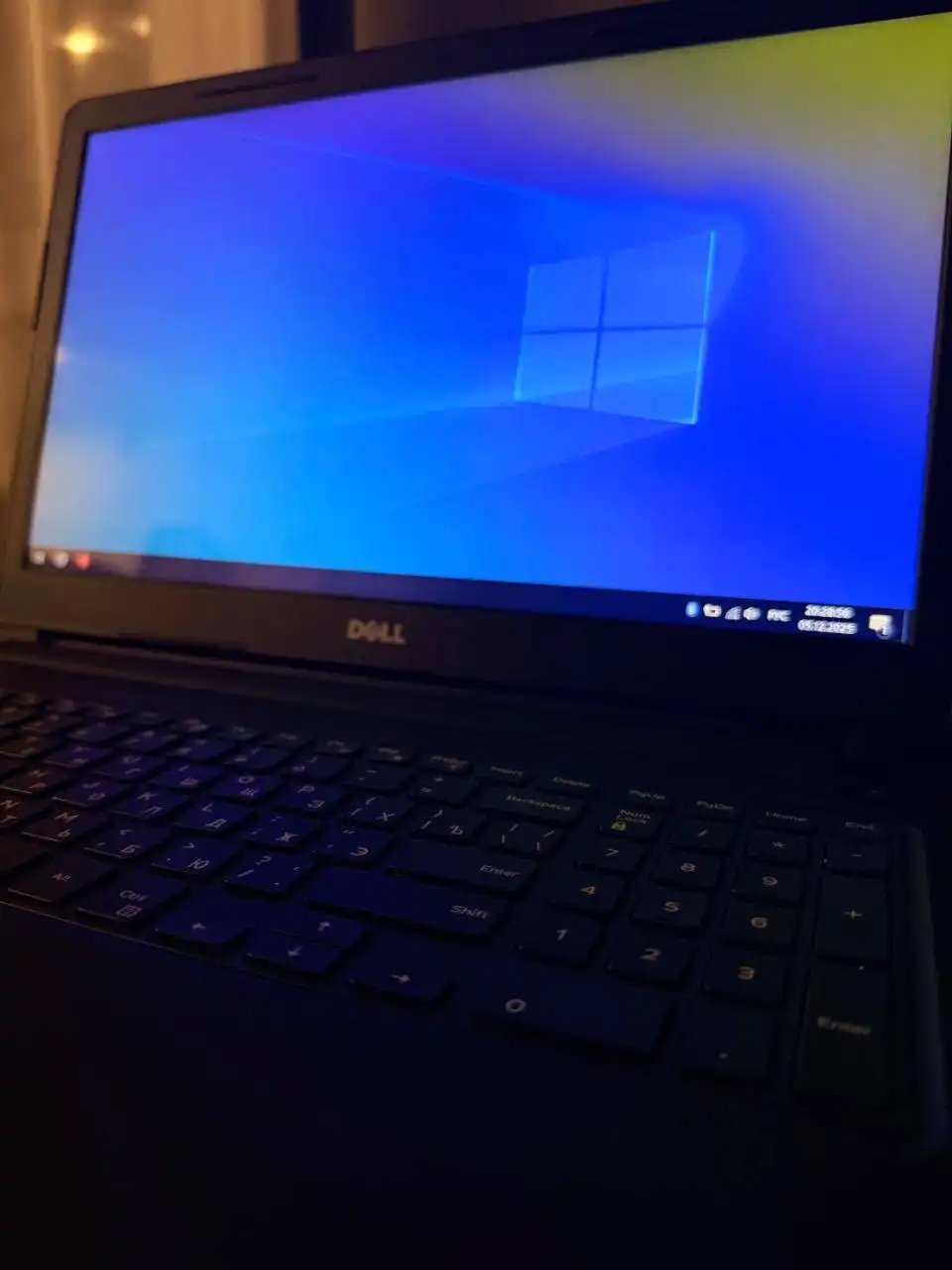 Ноутбук Dell Vostro 3568-8147