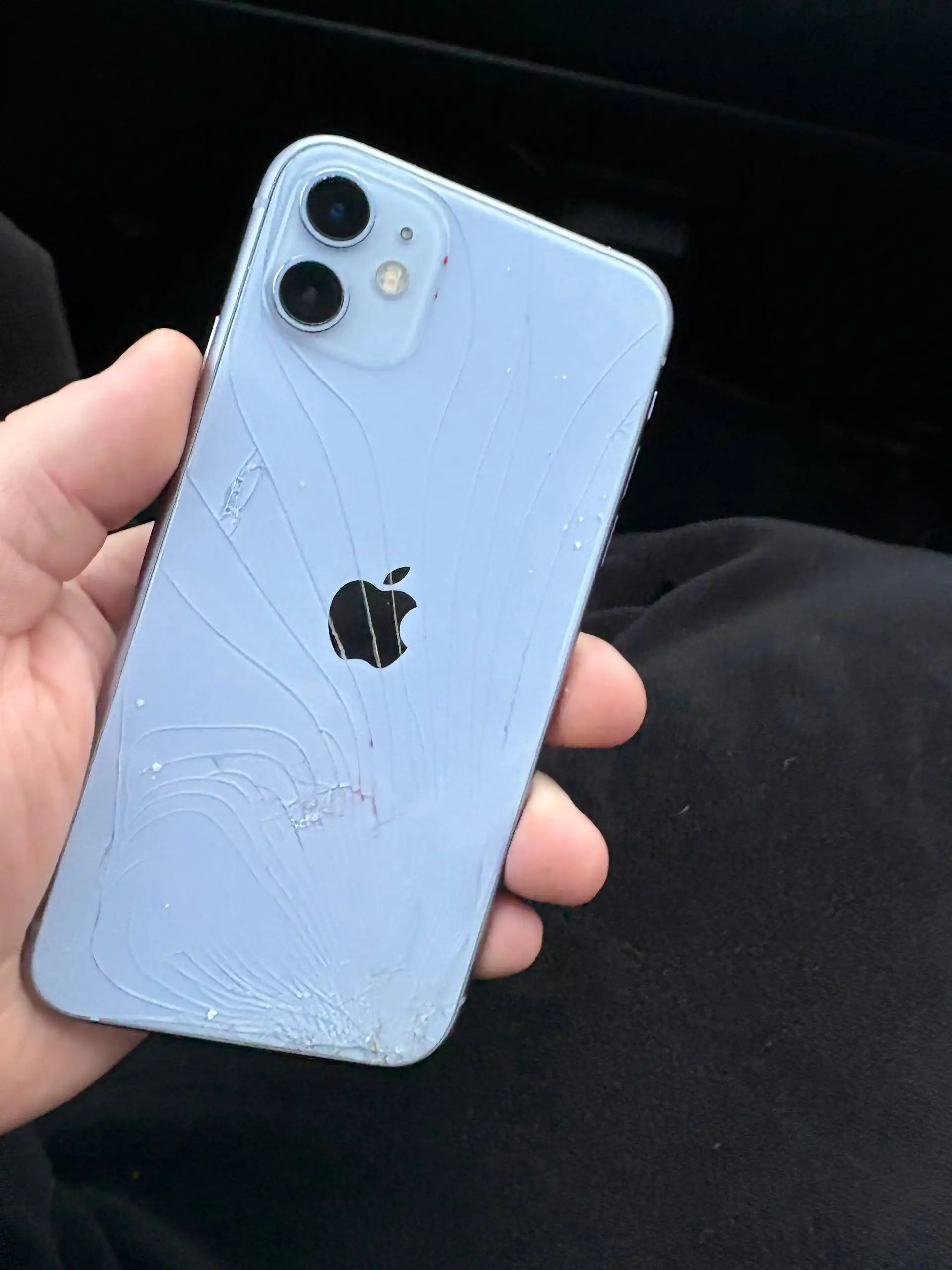 iPhone 11 128GB с незначительными дефектами