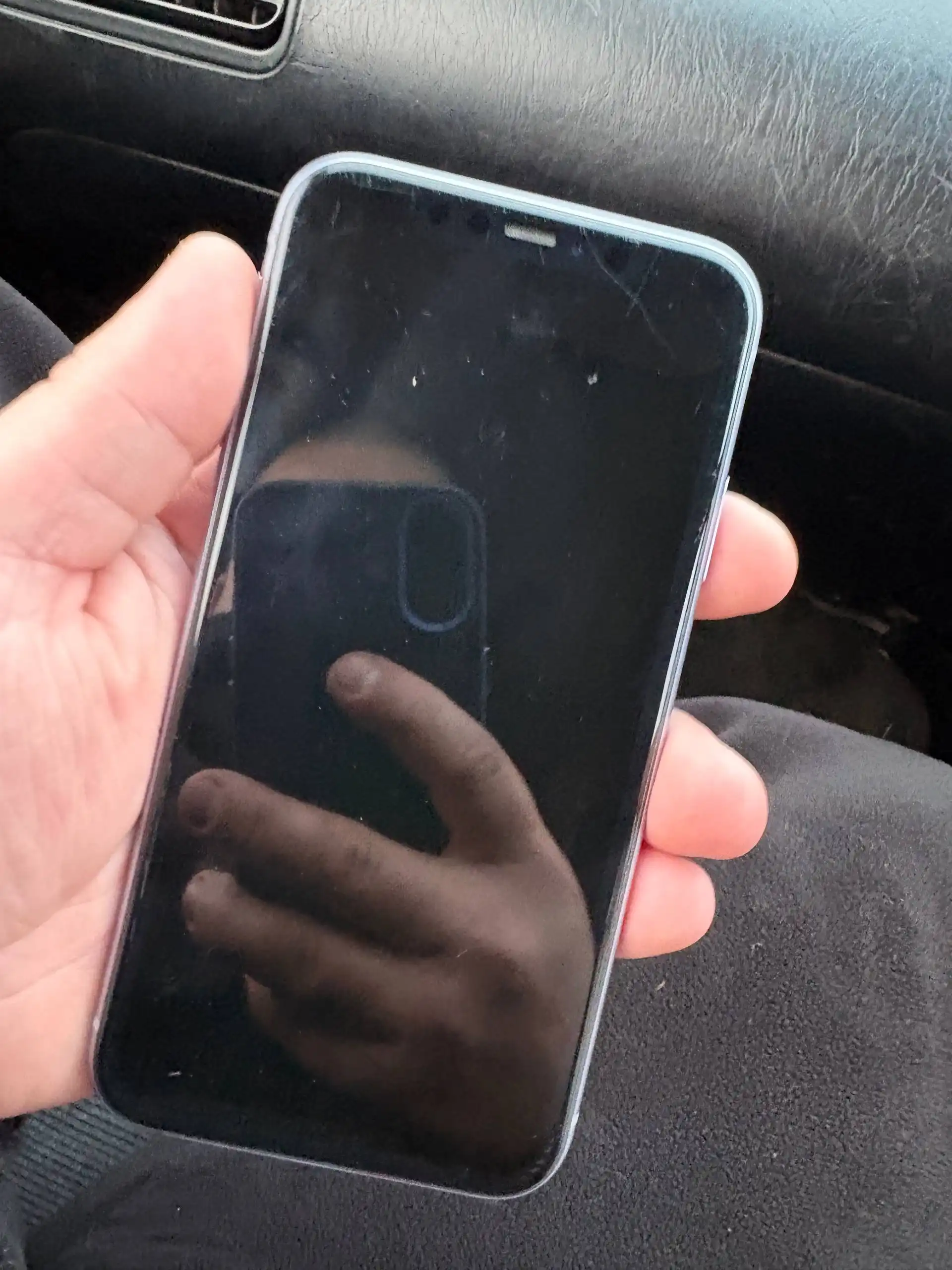 iPhone 11 128GB с незначительными дефектами