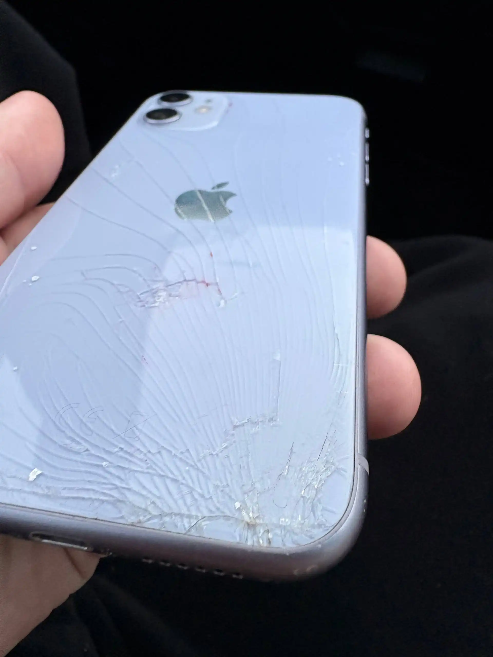 iPhone 11 128GB с незначительными дефектами