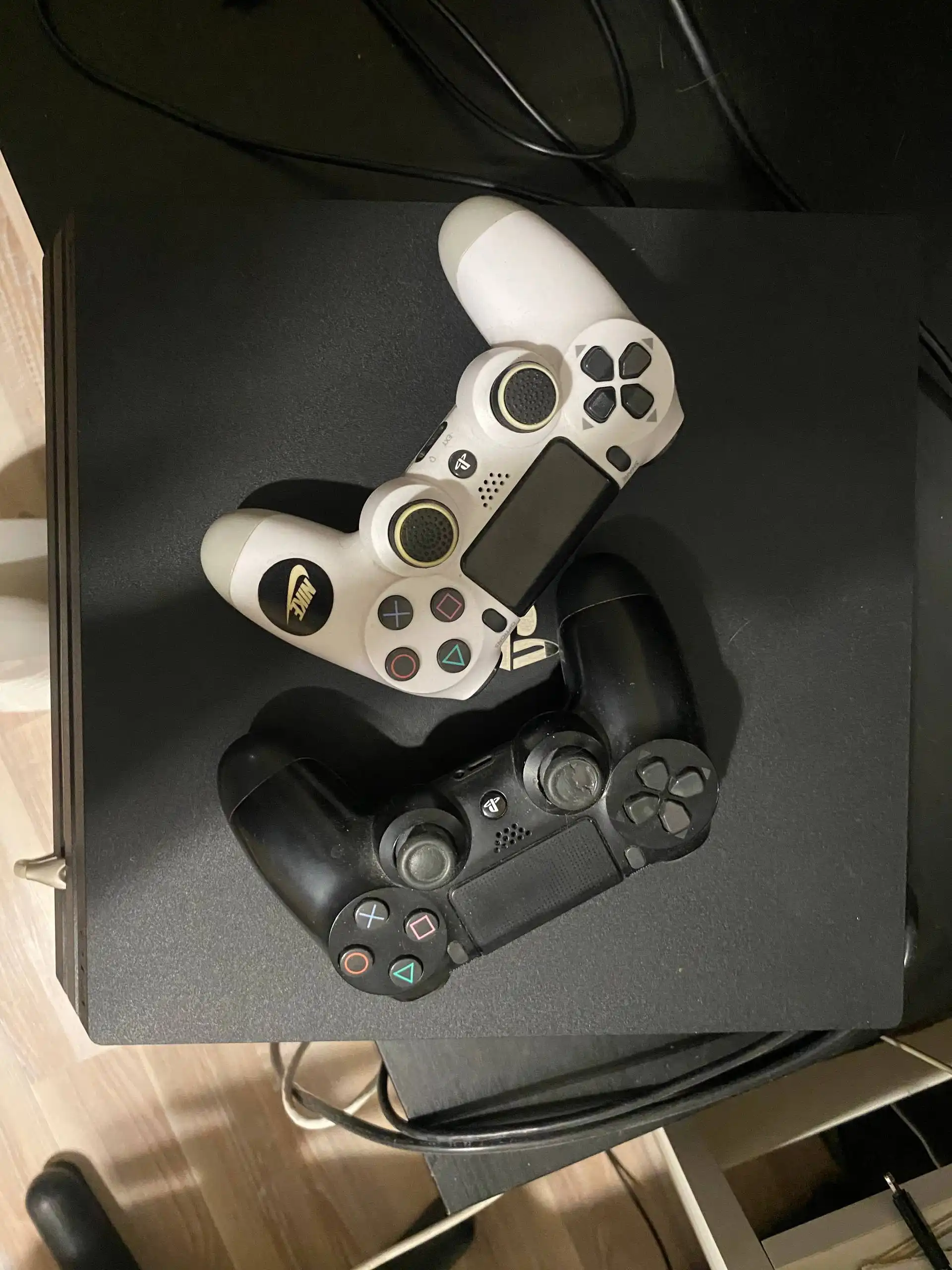 Продажа Sony PlayStation 4 Pro в хорошем состоянии