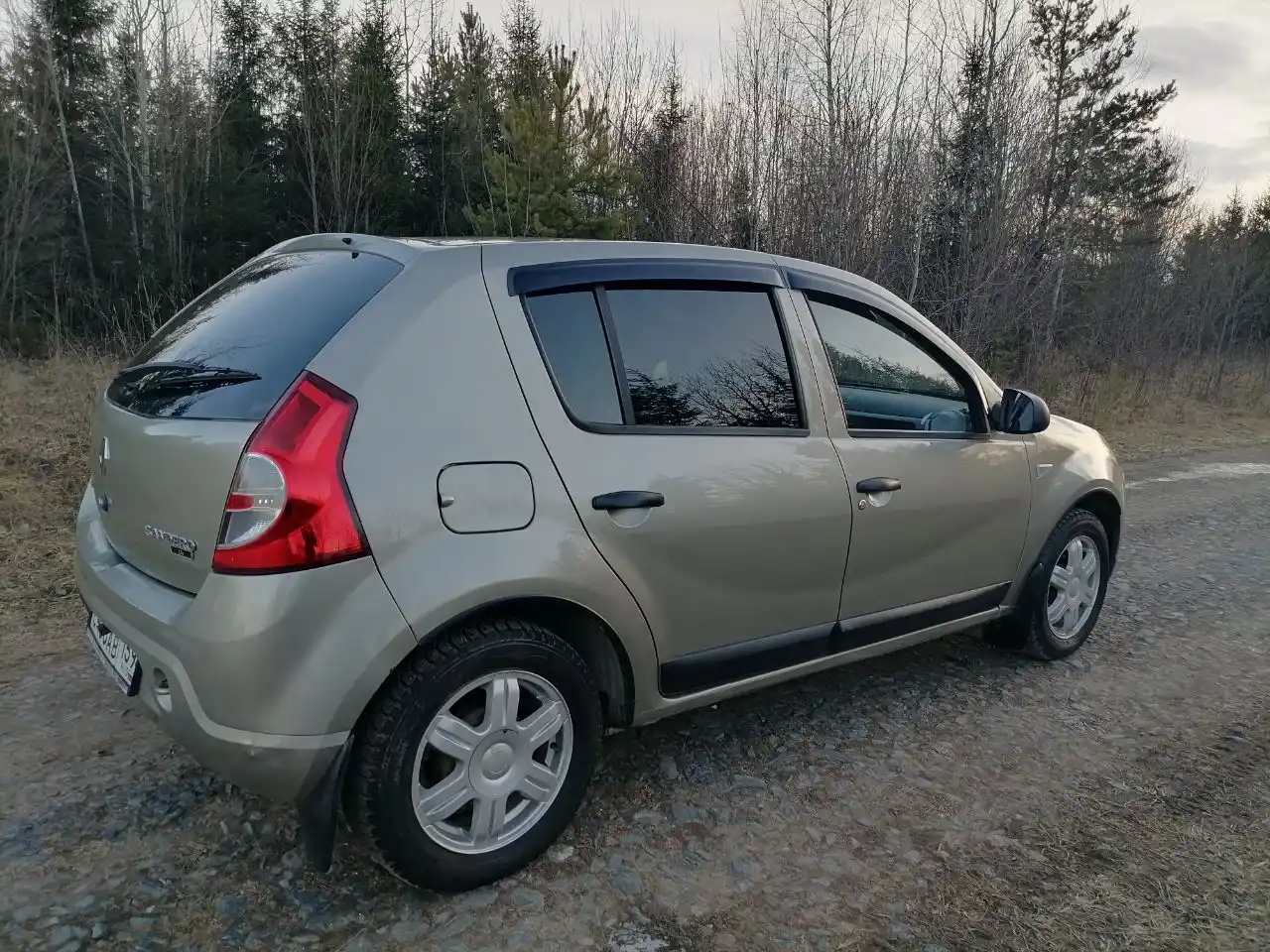 Продам автомобиль 2012 года