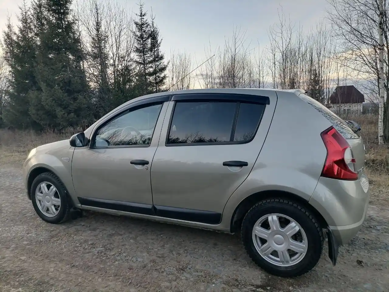 Продам автомобиль 2012 года