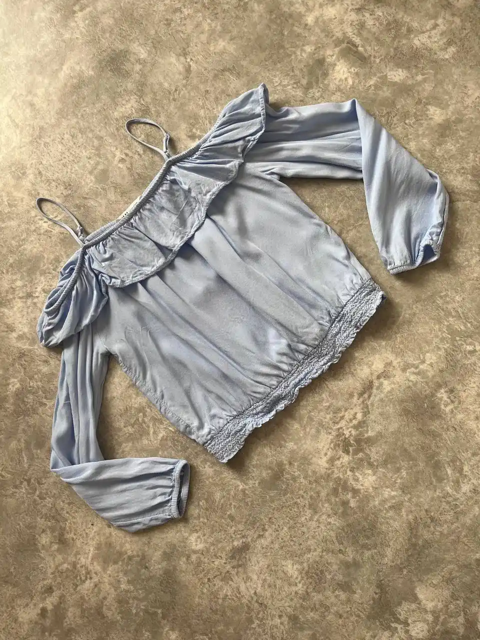 Отдам бесплатно одежду