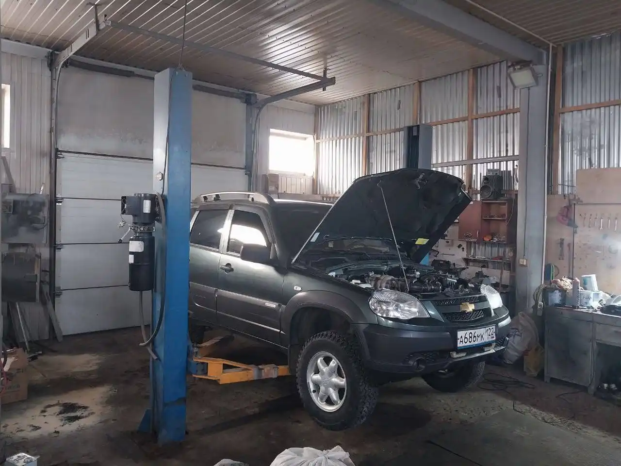 Теплый гараж с подъемником и инструментом в С.Березовке - Аренда гаражей (Услуги) в Барнаул