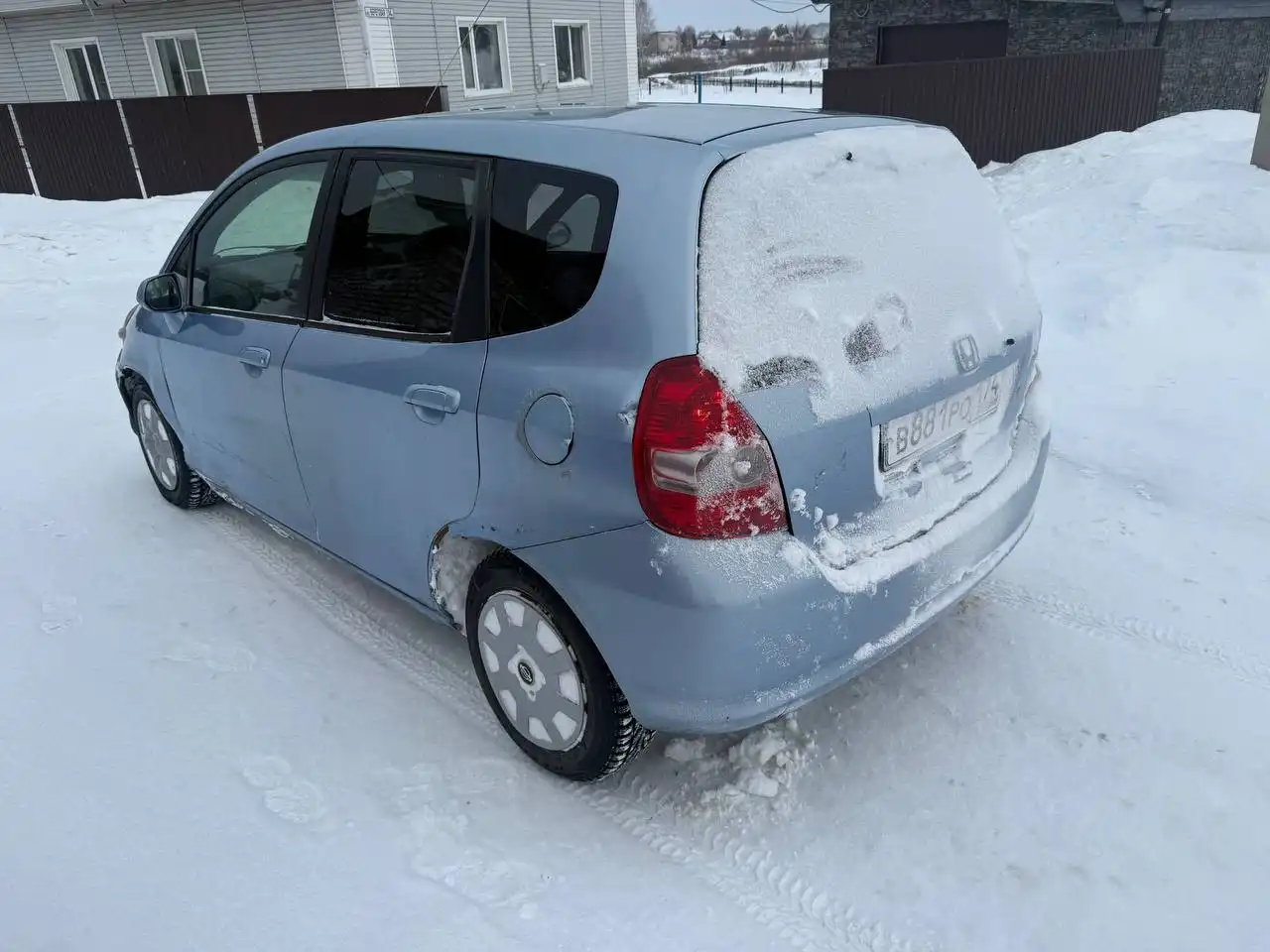 Honda Fit 2002 года выпуска с вариатором и полным приводом