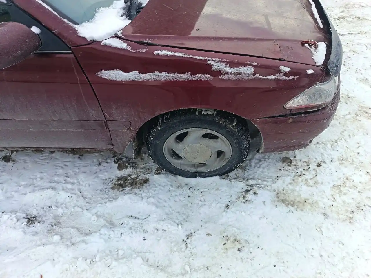 Продажа автомобиля HTC с незначительными повреждениями кузова