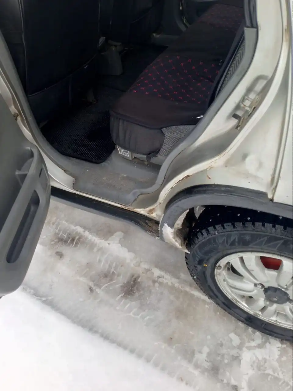 Продажа автомобиля 1998 года в хорошем состоянии