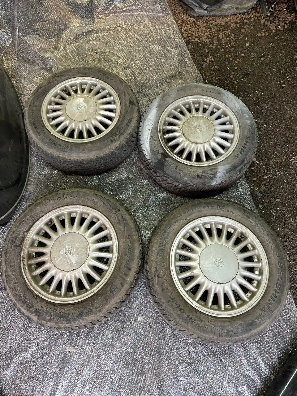 Диски Toyota оригинал + зимняя резина 195/65/R15 - Запчасти (Авто) в Барнаул