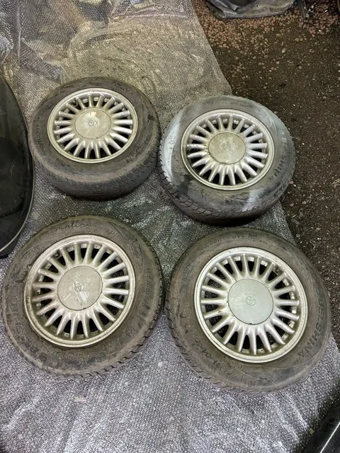 Диски Toyota оригинал + зимняя резина 195/65/R15 - Внедорожники/кроссоверы в Барнаул