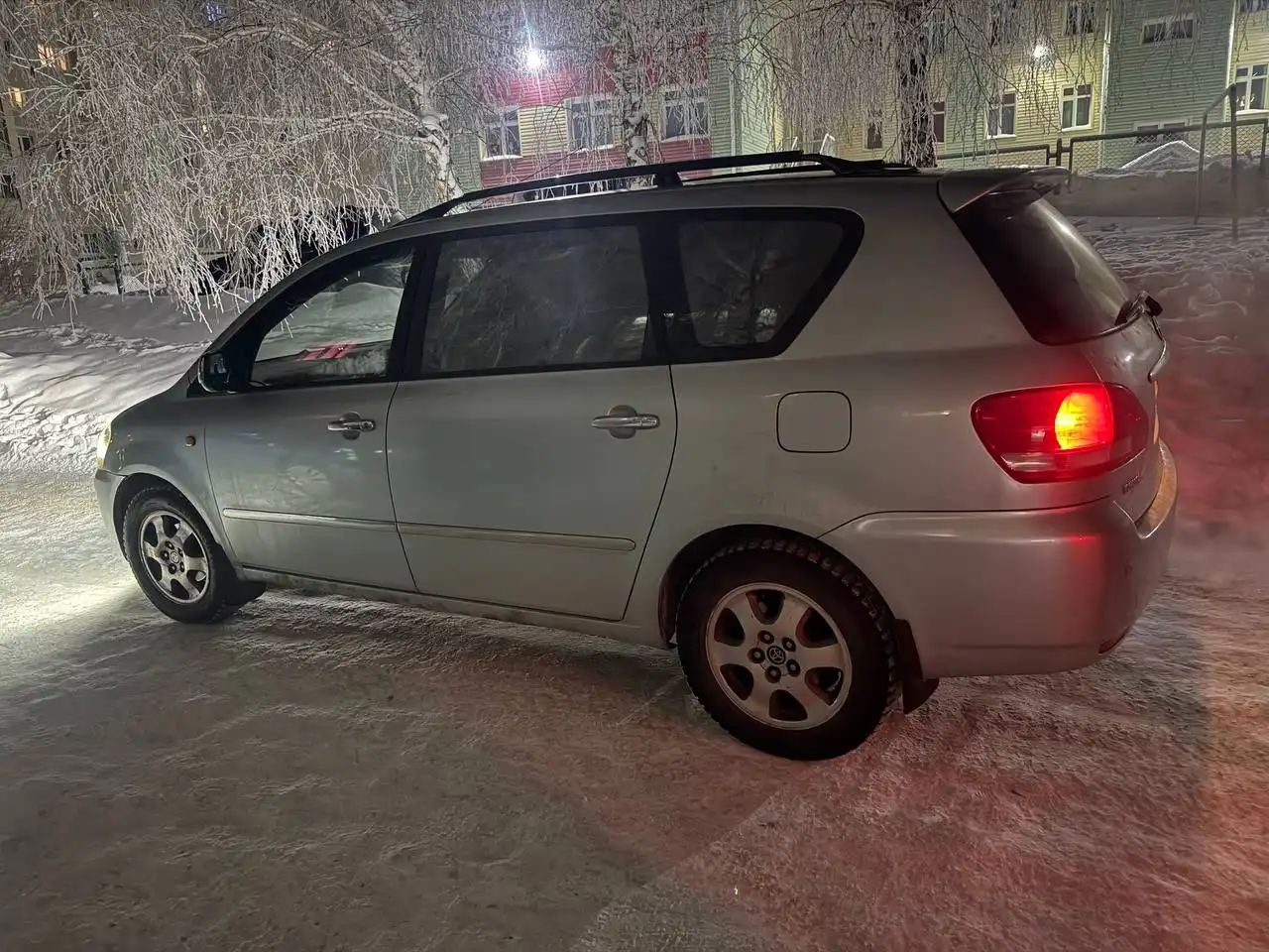 Продажа двух автомобилей Toyota Ipsum 2001 и Toyota Picnic 2002 - Авто в Барнаул