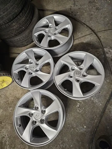 Диски Hyundai 15 дюймов 5/114.3 ET67 - Авто в Барнаул