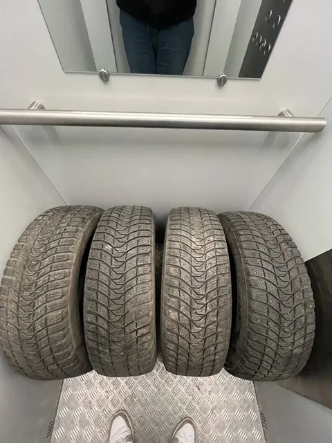 Шина MICHELIN 215/65 R16 - Автохимия и аксессуары в Барнаул