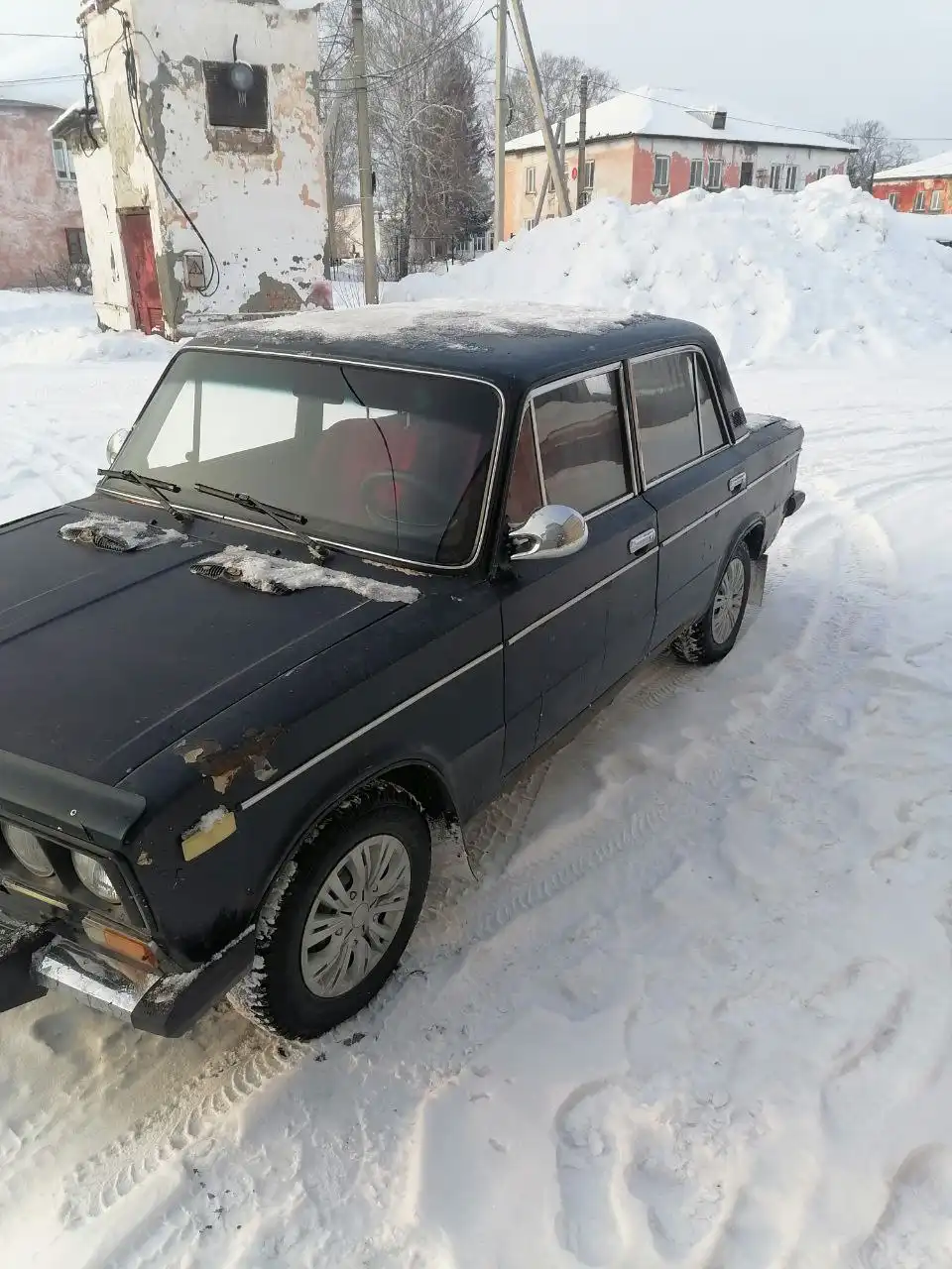 Продажа автомобиля 2003 года с хорошим состоянием салона и зимней резиной - Авто в Барнаул