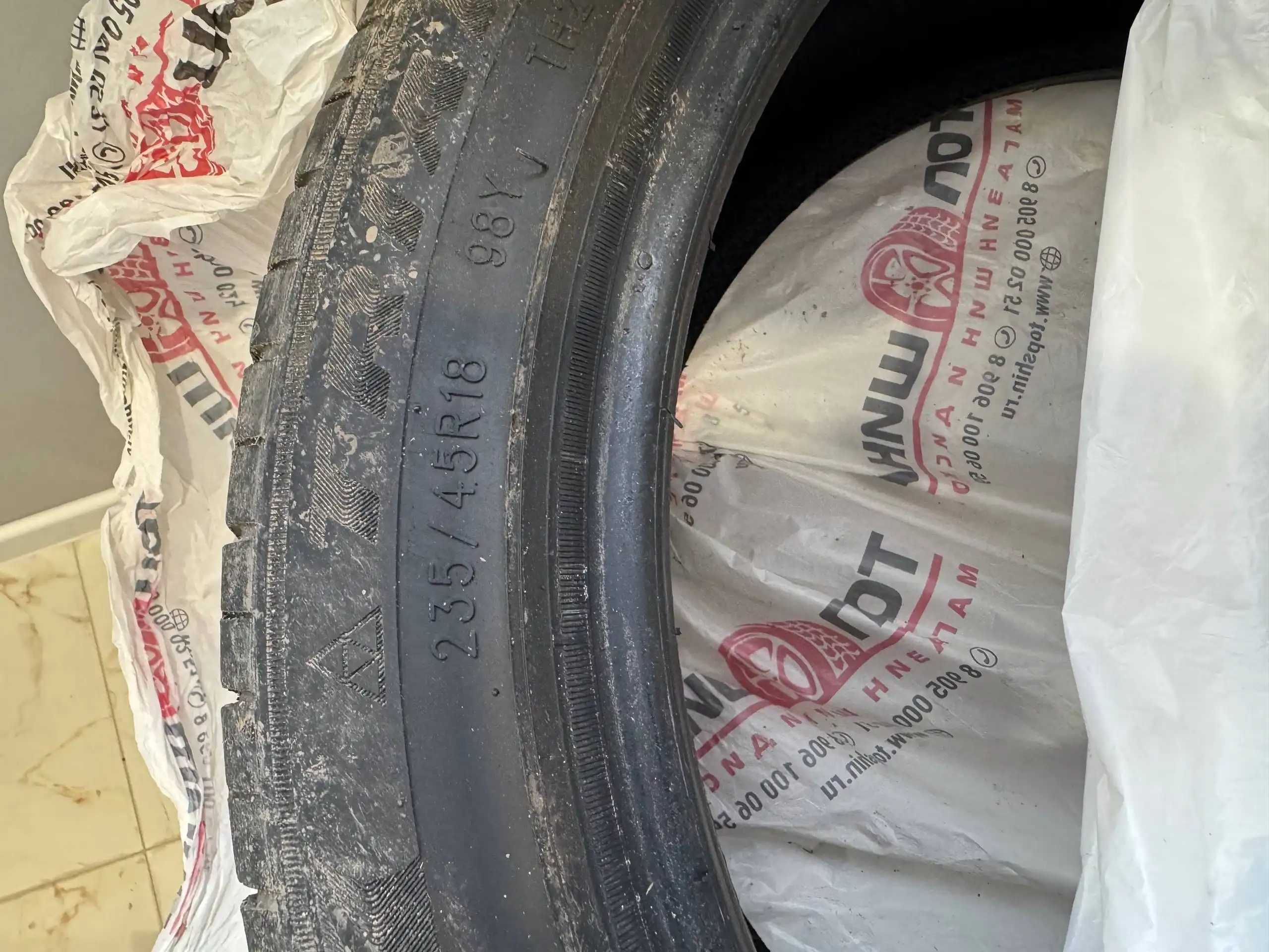 Продам 4 шины Triangle 235/45 R18