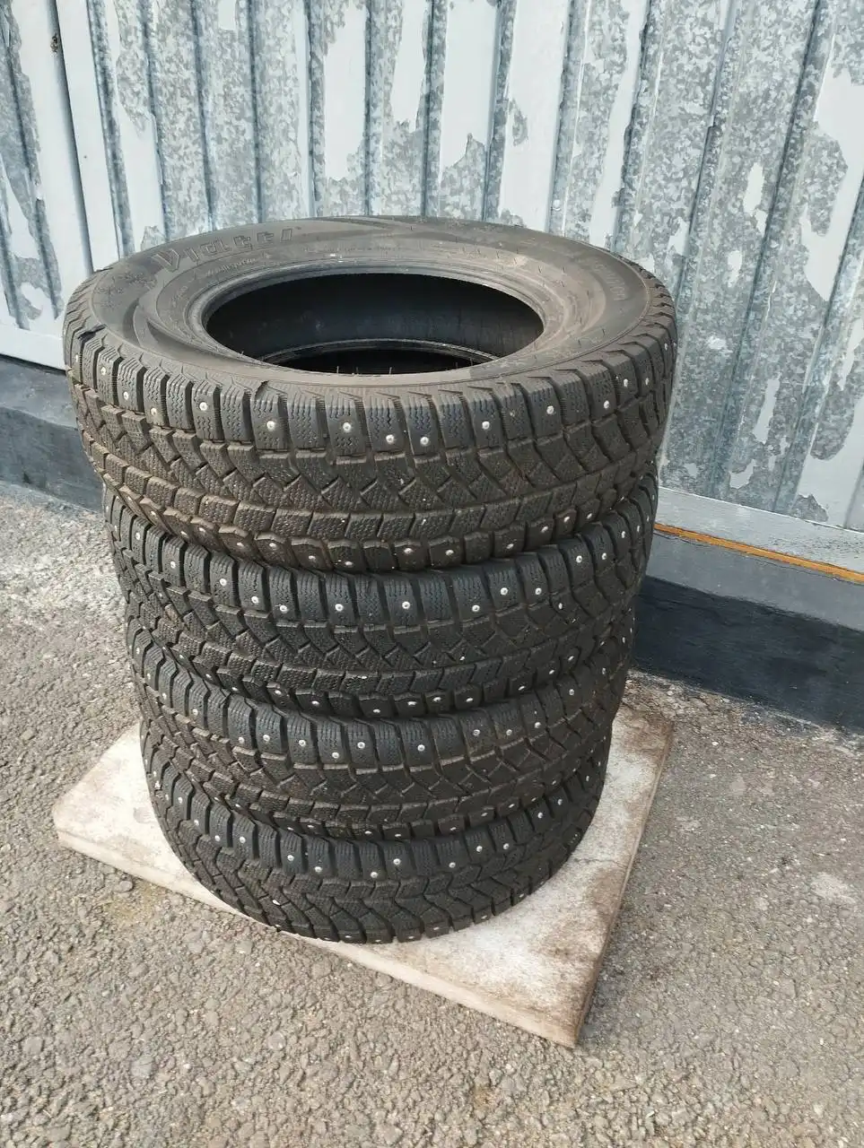 Продажа зимней резины Viatti 185 70 r14