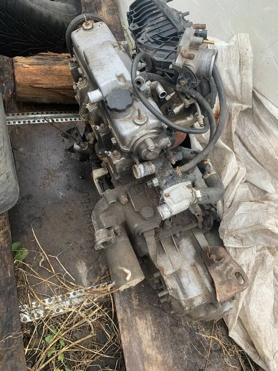 Продам мотор 8 кл с коробкой