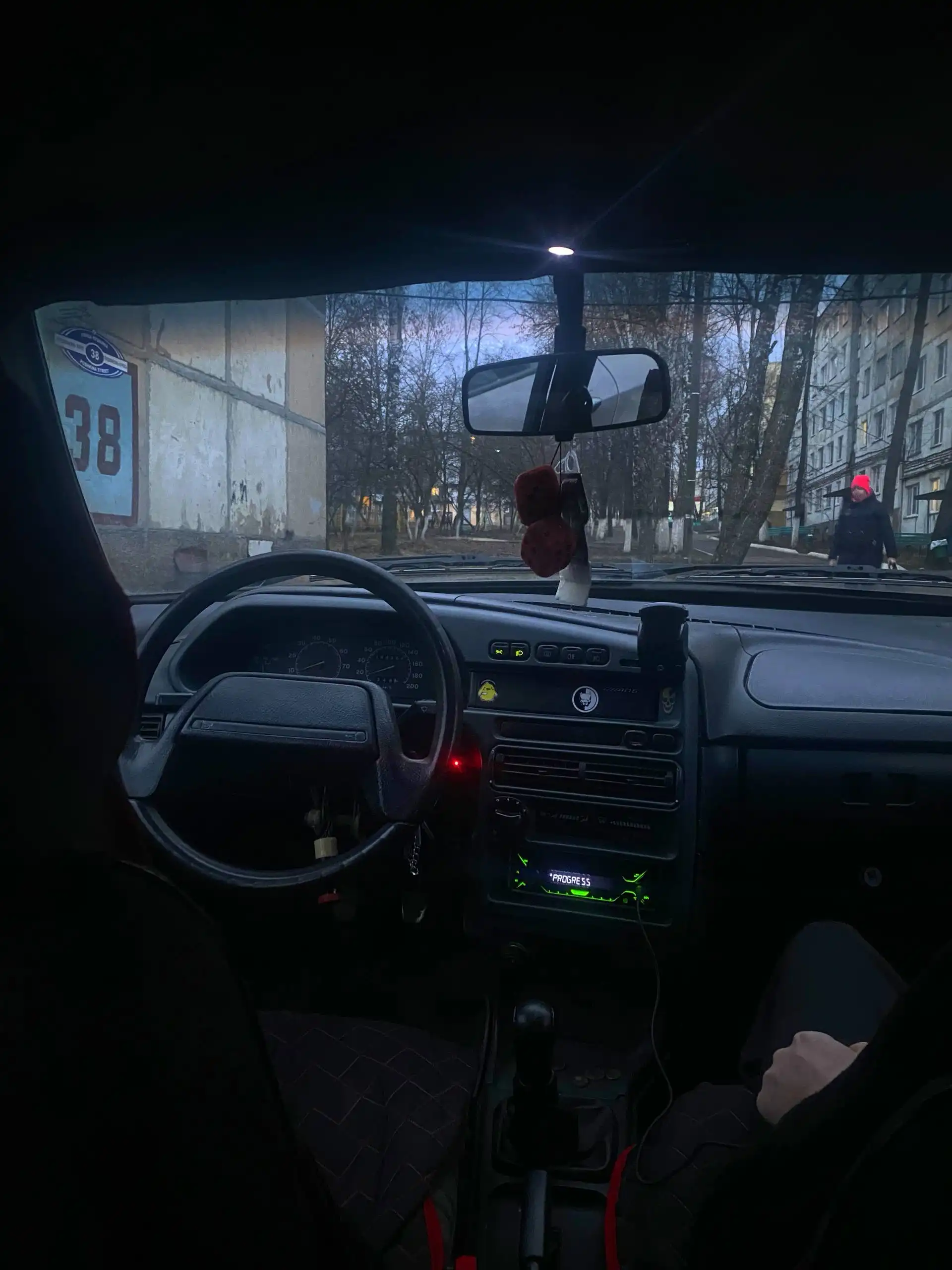 Продам автомобиль с чистым салоном и исправным двигателем