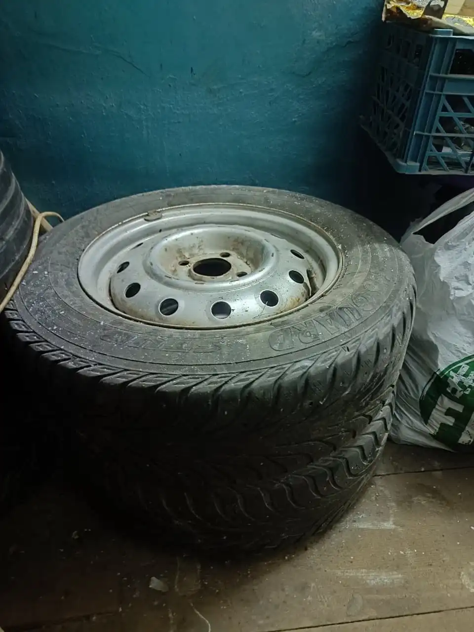 Продам запаску на Логан