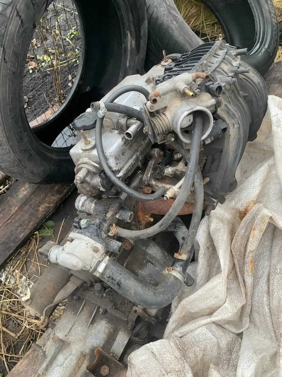 Продажа мотора 8 кл инжекторного с коробкой