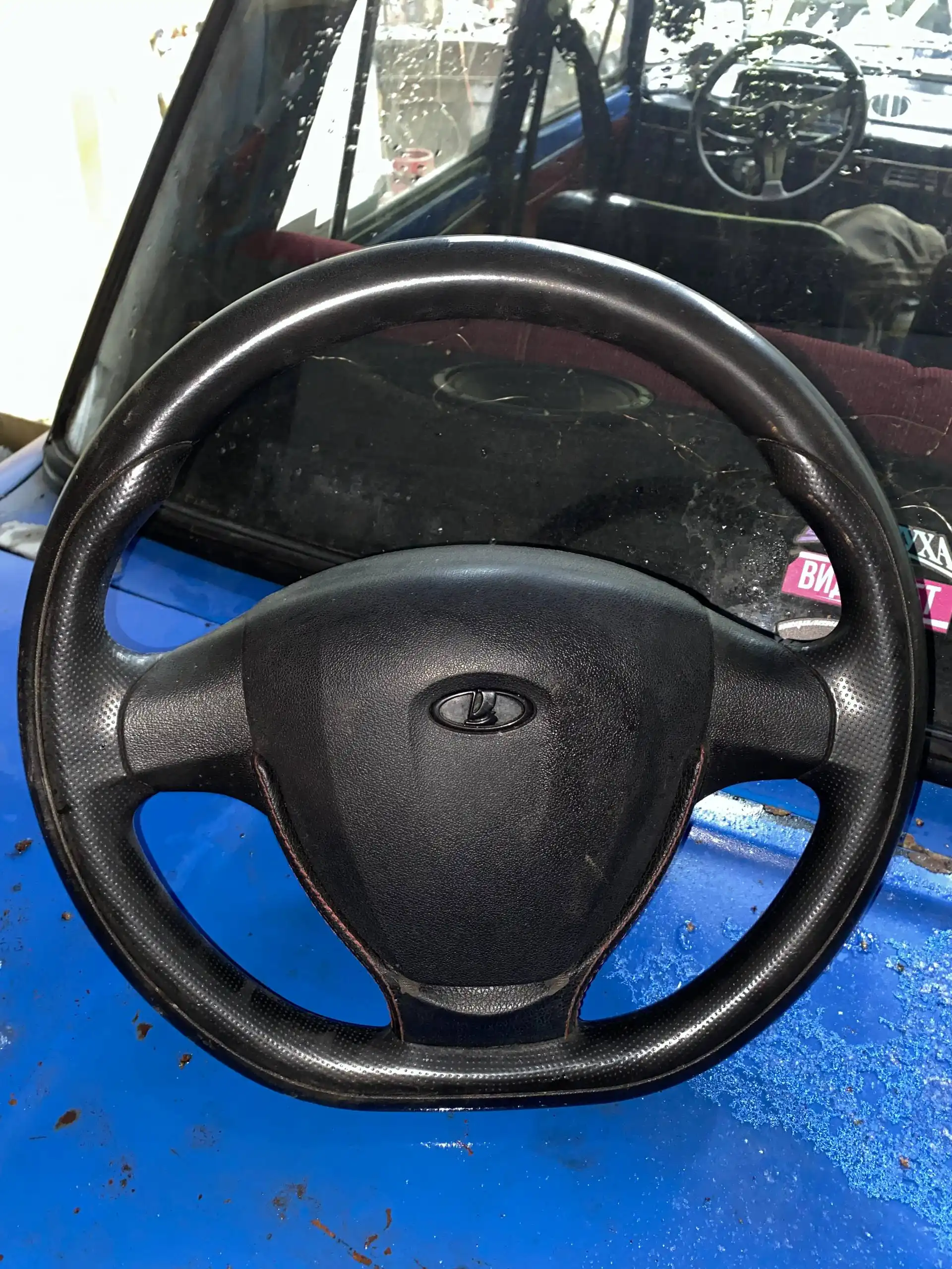 Продажа автозапчастей для ВАЗ: руль, ПТФ, зеркала, багажник