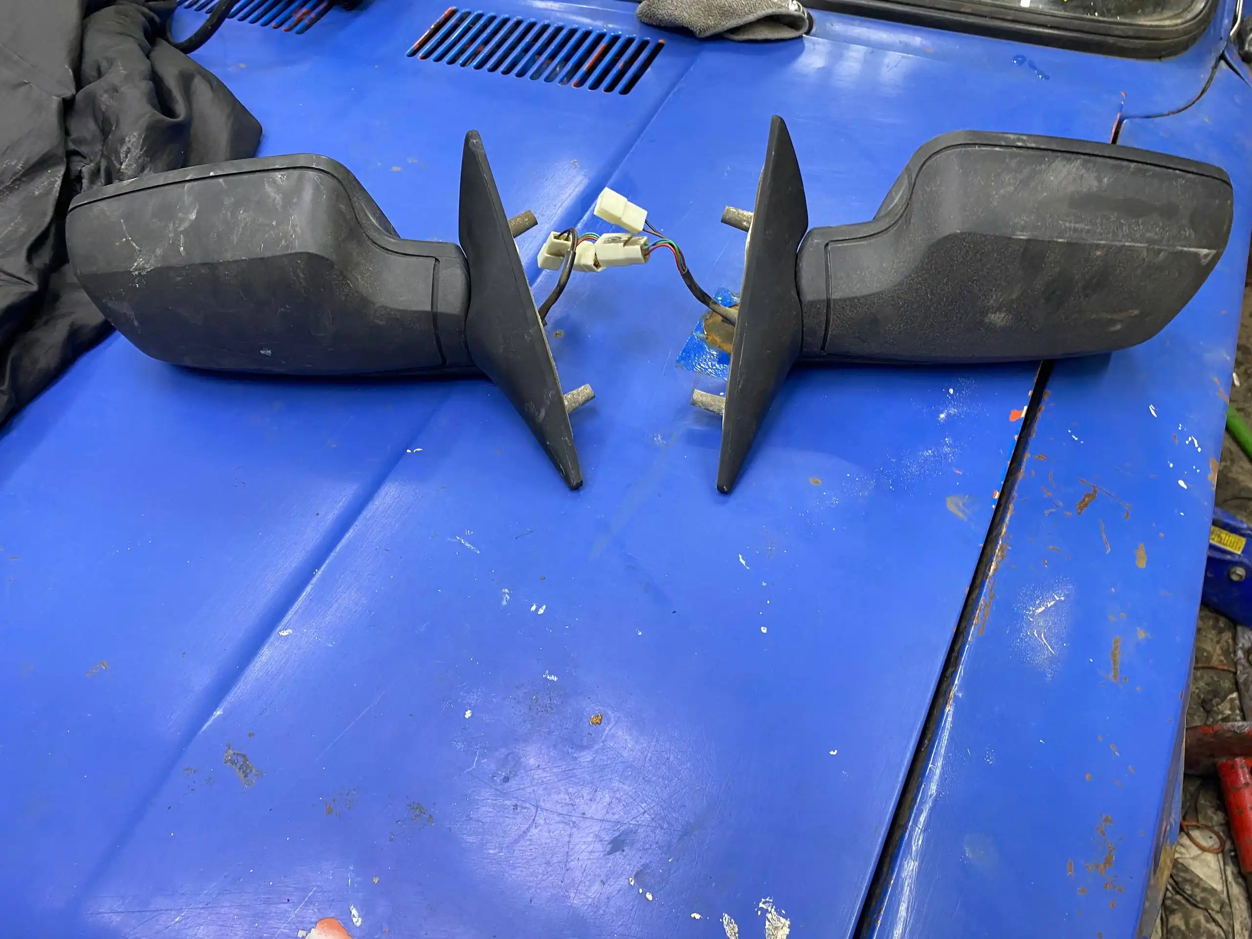 Продажа автозапчастей для ВАЗ: руль, ПТФ, зеркала, багажник