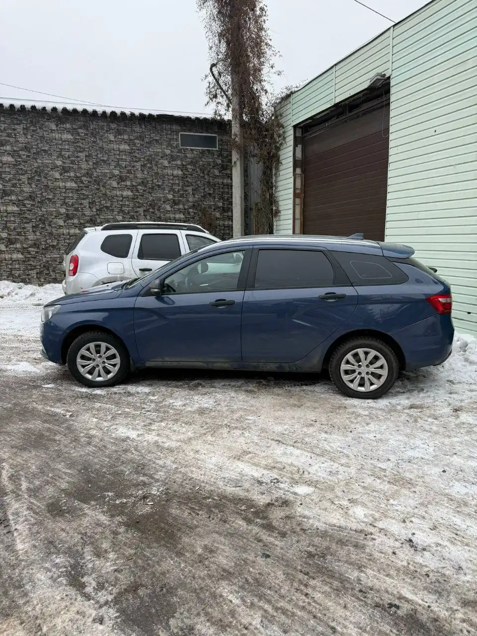 Продам Весту универсал 2019 года