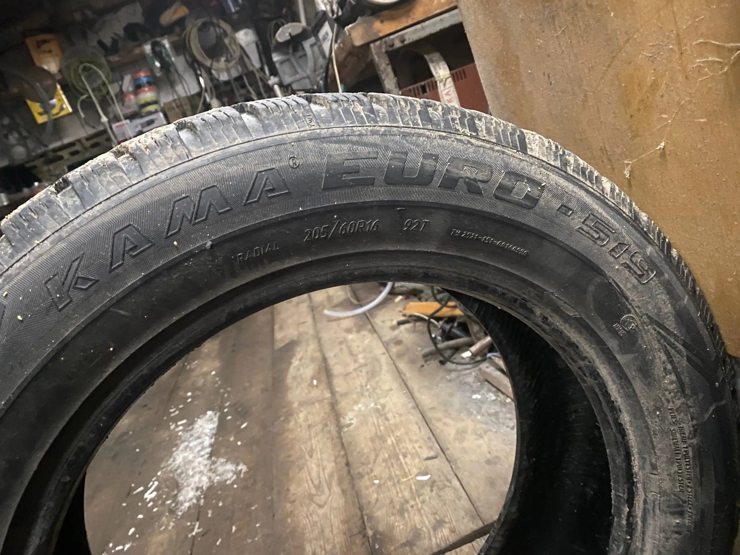 Продам шину 205/60 R16 в прекрасном состоянии