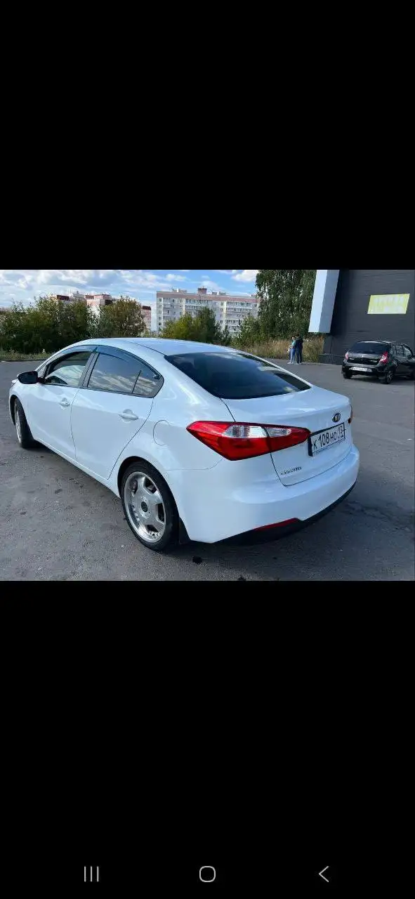 Продажа автомобиля 2015 года от хозяйки - Авто в Саранск