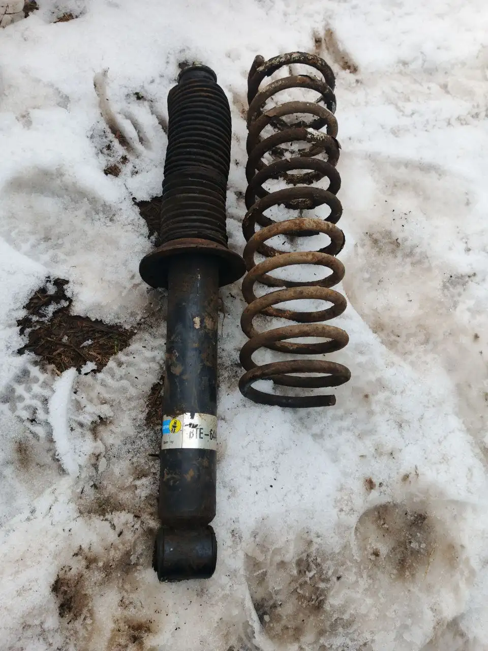 Задние стойки с пружиной на ВАЗ 2110-2112 - Автозапчасти для ВАЗ (Запчасти) в Саранск