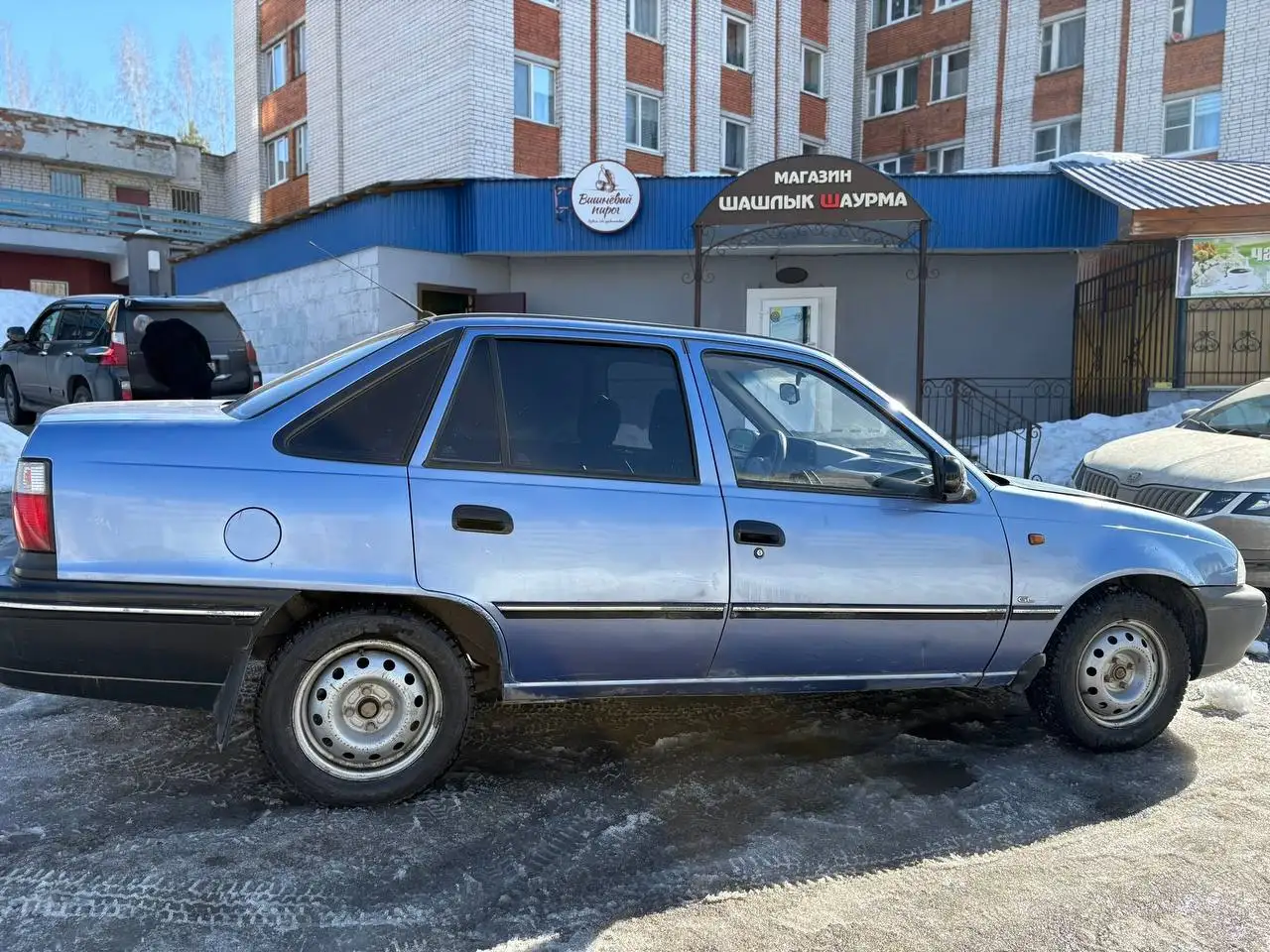 Автомобиль в достойном состоянии с механической коробкой - Легковые автомобили (Авто) в Саранск