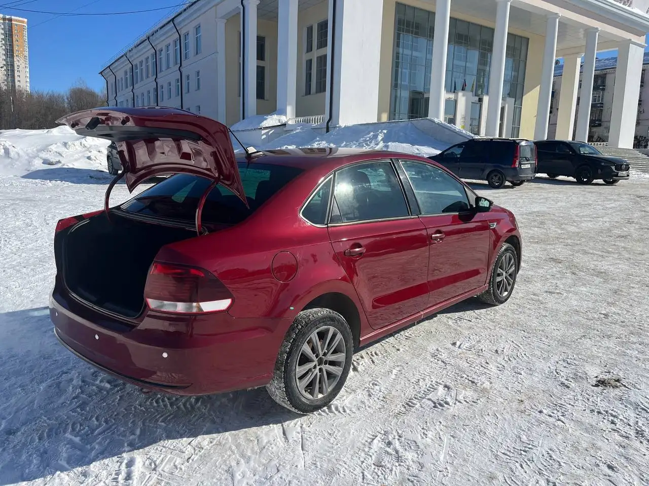 Volkswagen Polo 2 владельца, красный цвет, без вложений - Авто в Саранск