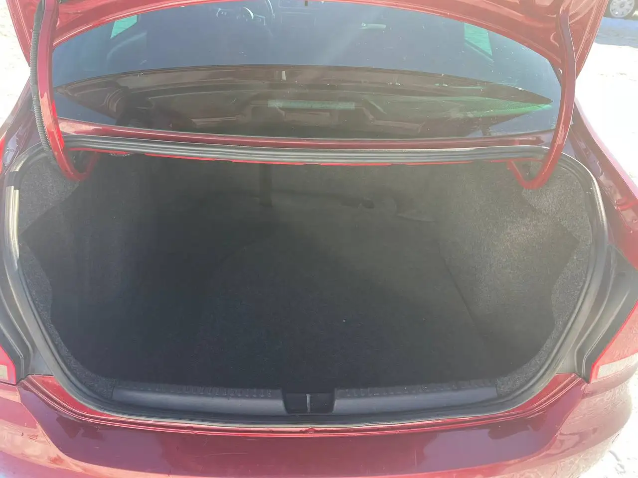 Volkswagen Polo 2 владельца, красный цвет, без вложений - Авто в Саранск