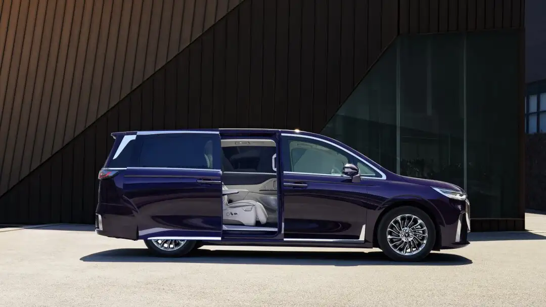 Премиальный гибридный минивэн VOYAH МЕЧТА/DREAM - Минивэн (Авто) в Саранск