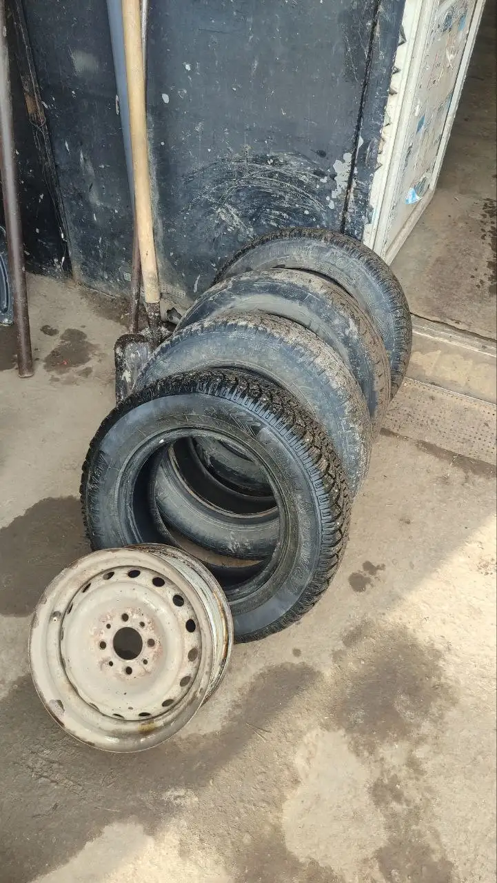 Продам диски и резину R13 - Запчасти (Авто) в Саранск