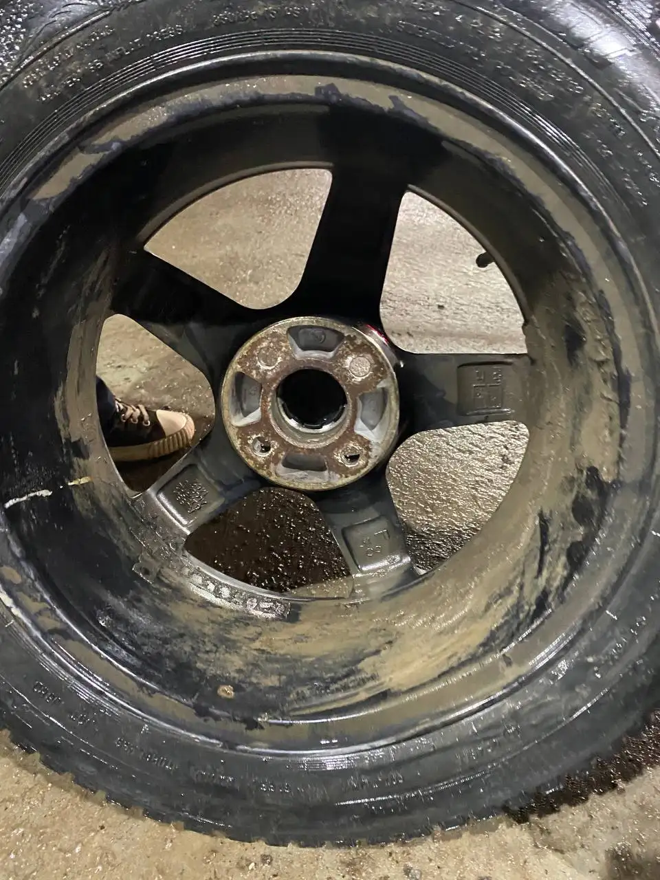 Продажа литых дисков R15 с зимней резиной - Запчасти (Авто) в Саранск
