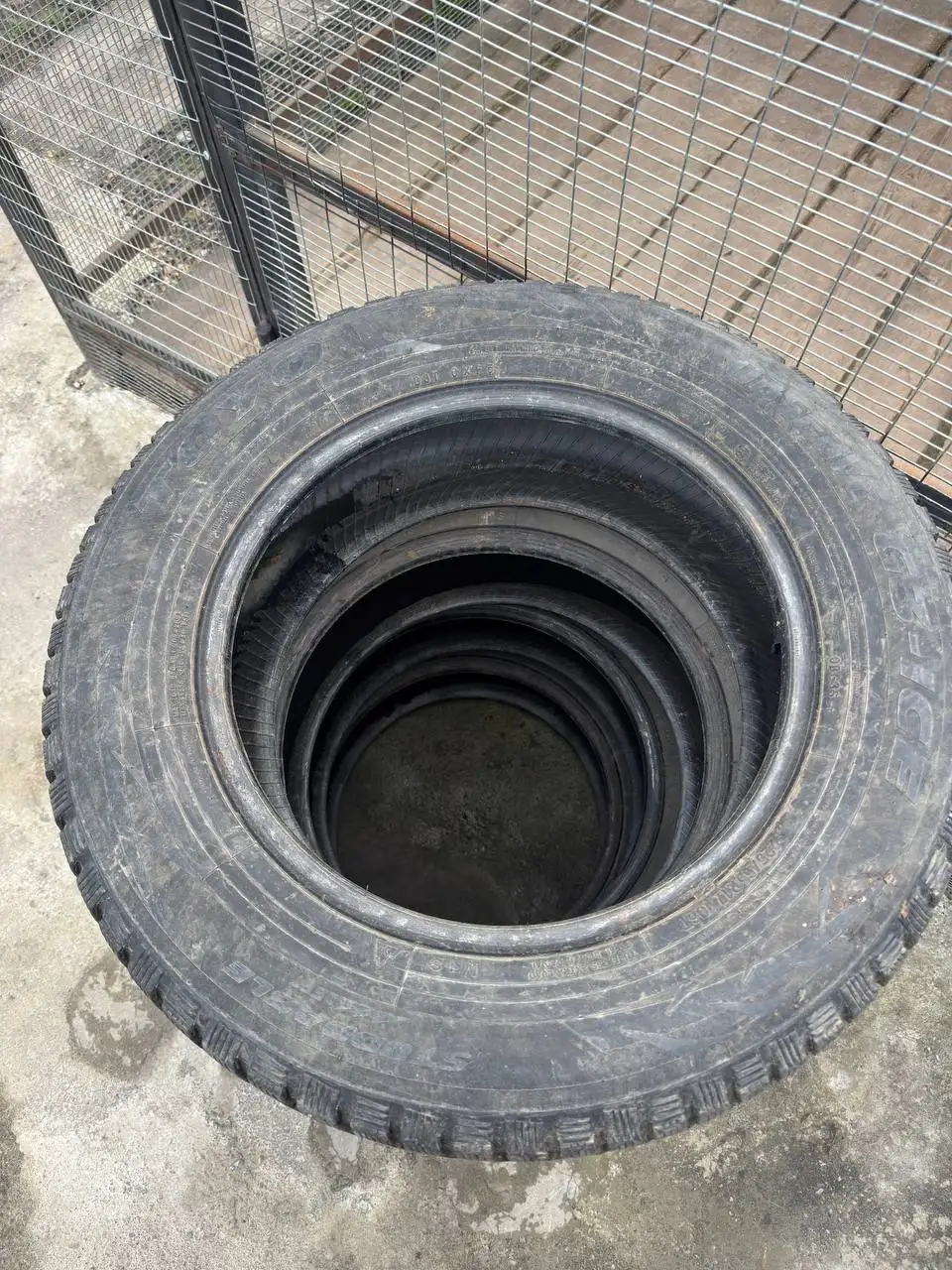 Зимняя резина в хорошем состоянии - Шины и диски (Авто) в Саранск