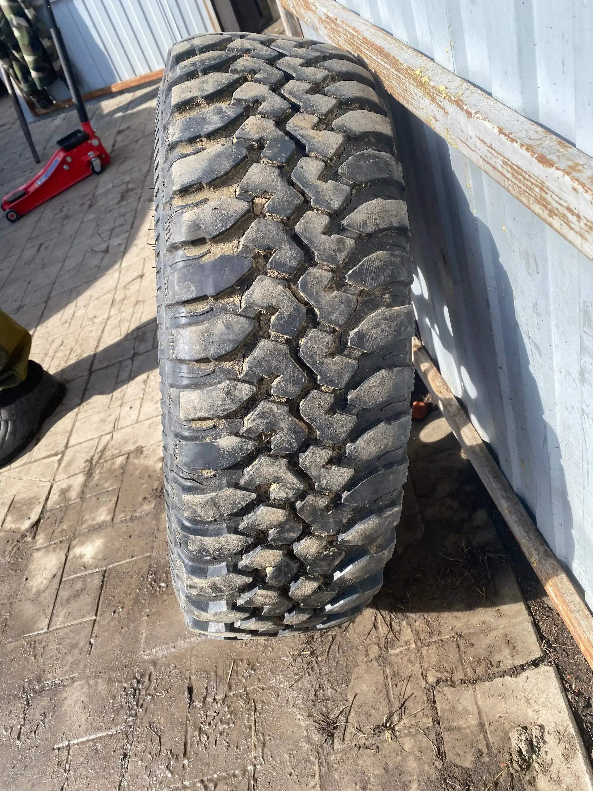 Продам запаску R15 235/75 грязевую на УАЗ - Шины и диски (Авто) в Саранск