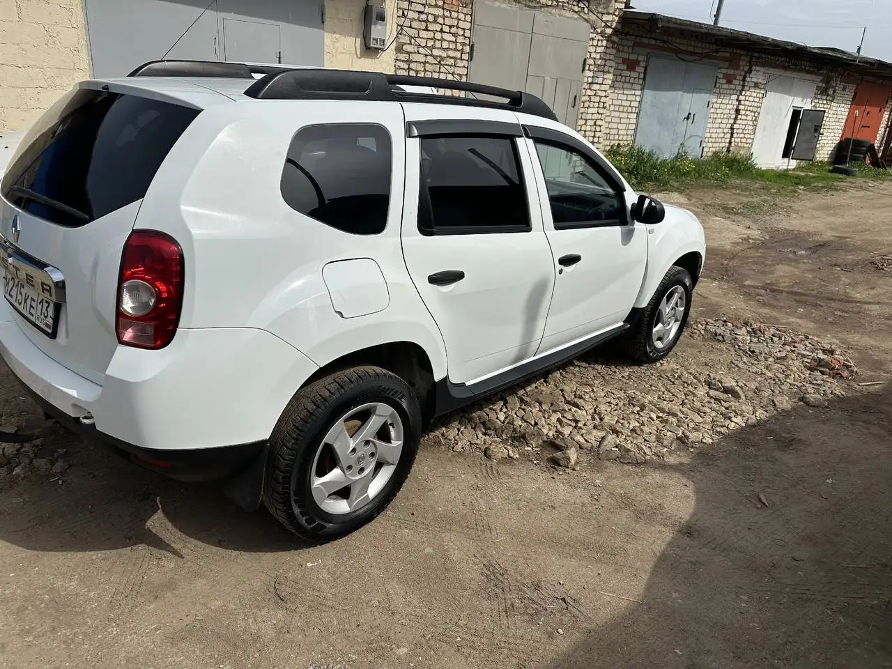 Автомобиль 2013 года полный привод - Легковые автомобили (Авто) в Неизвестно