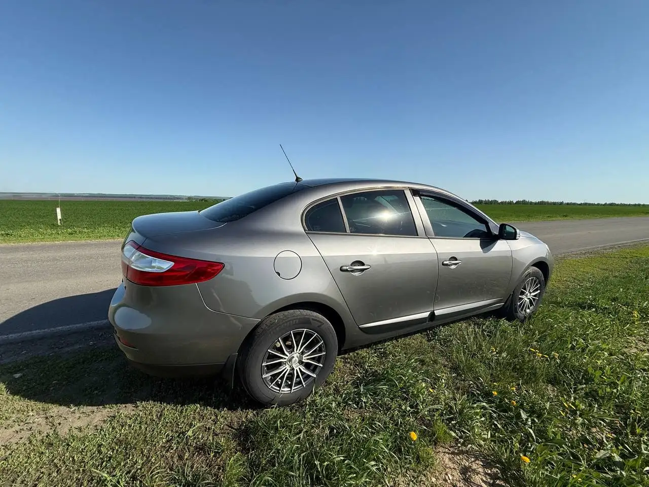 Рено Флюенс 2013 - Легковые автомобили (Авто) в Неизвестно