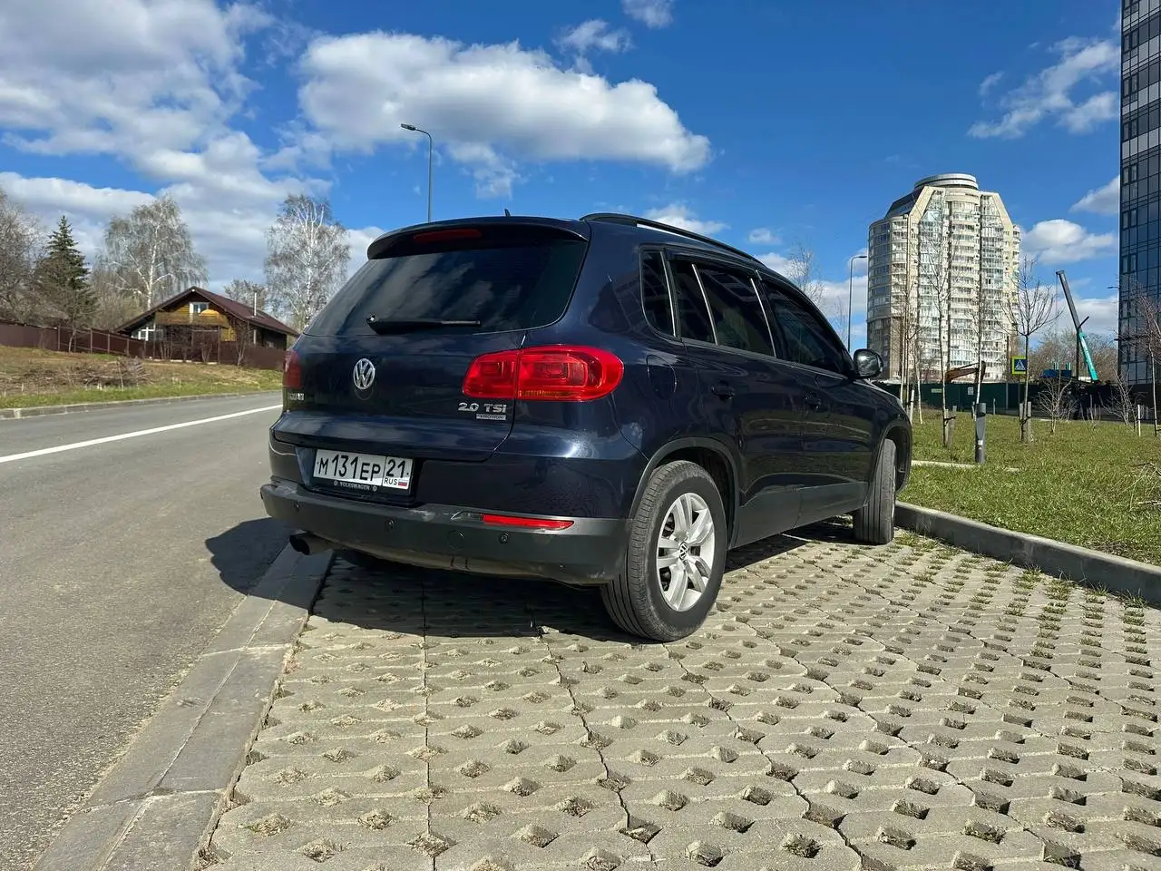 Volkswagen Tiguan 2011 - Внедорожники (Авто) в Саранск