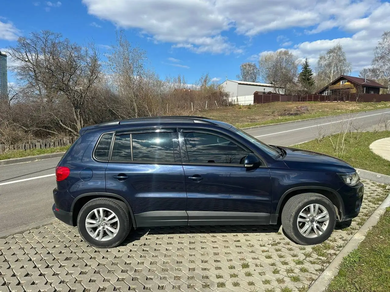 Volkswagen Tiguan 2011 - Внедорожники (Авто) в Саранск