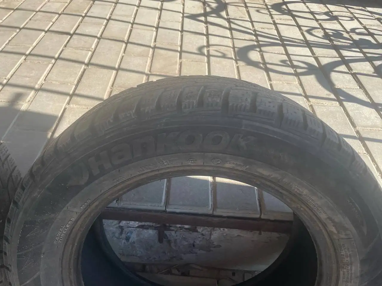 Продам 2 покрышки Hankook 185/65/15 - Шины и диски (Запчасти) в Саранск