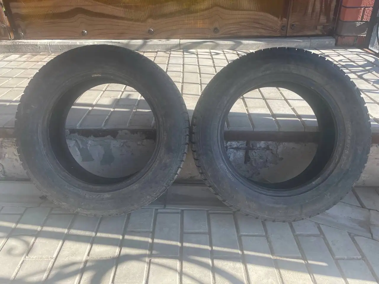 Продам 2 покрышки Hankook 185/65/15 - Шины и диски (Запчасти) в Саранск