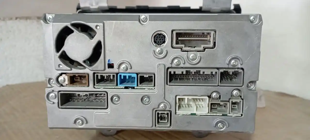 Магнитола оригинальная на Honda CRV 3