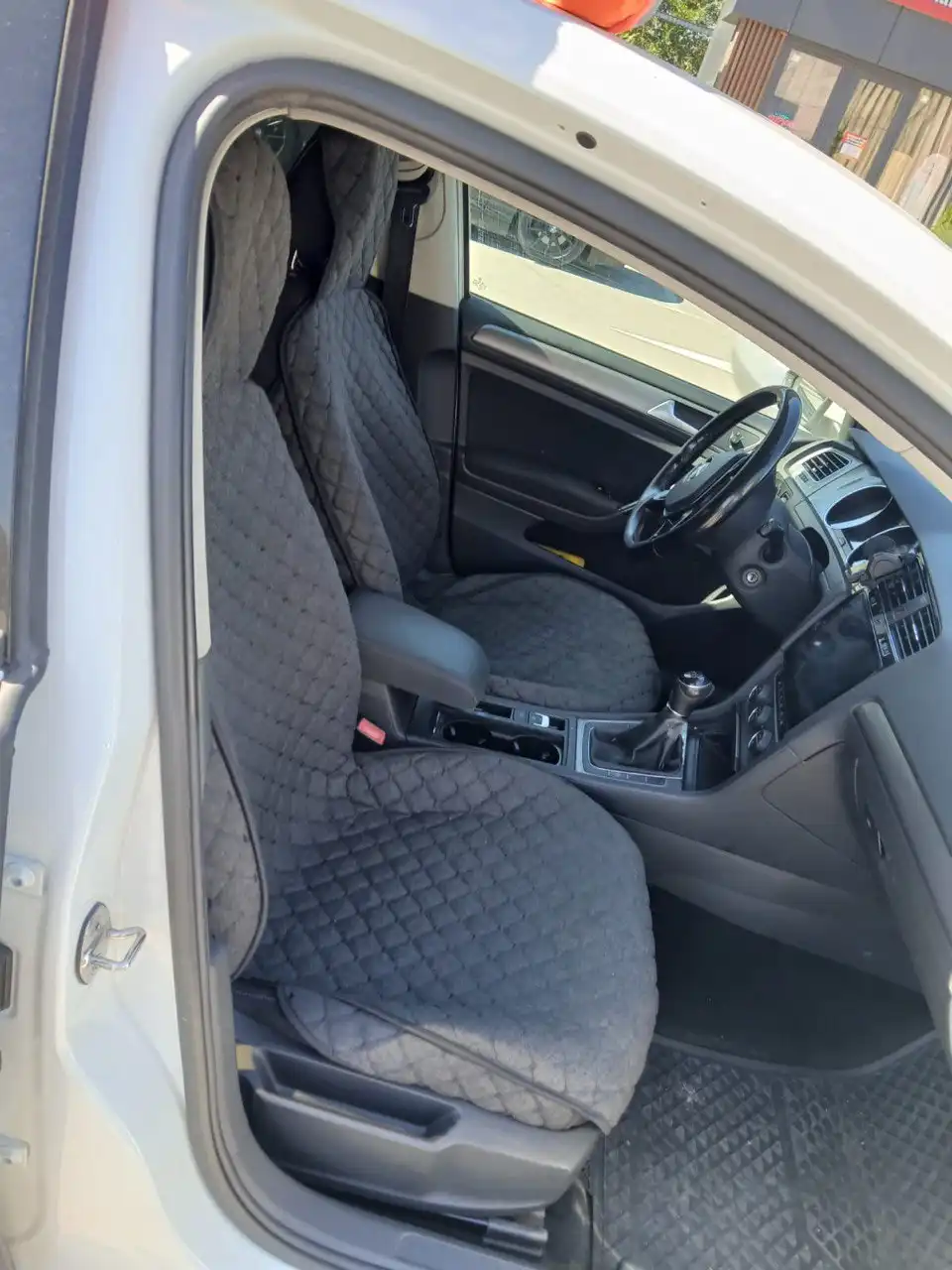 Volkswagen Golf 2013 года на торгах по банкротству - Легковые автомобили (Авто) в Неизвестно