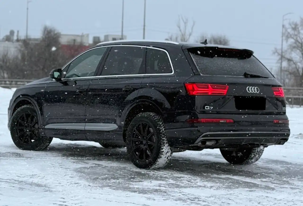 Audi Q7 2018 3.0 бензин автомат полный привод - Легковые автомобили (Авто) в Махачкала
